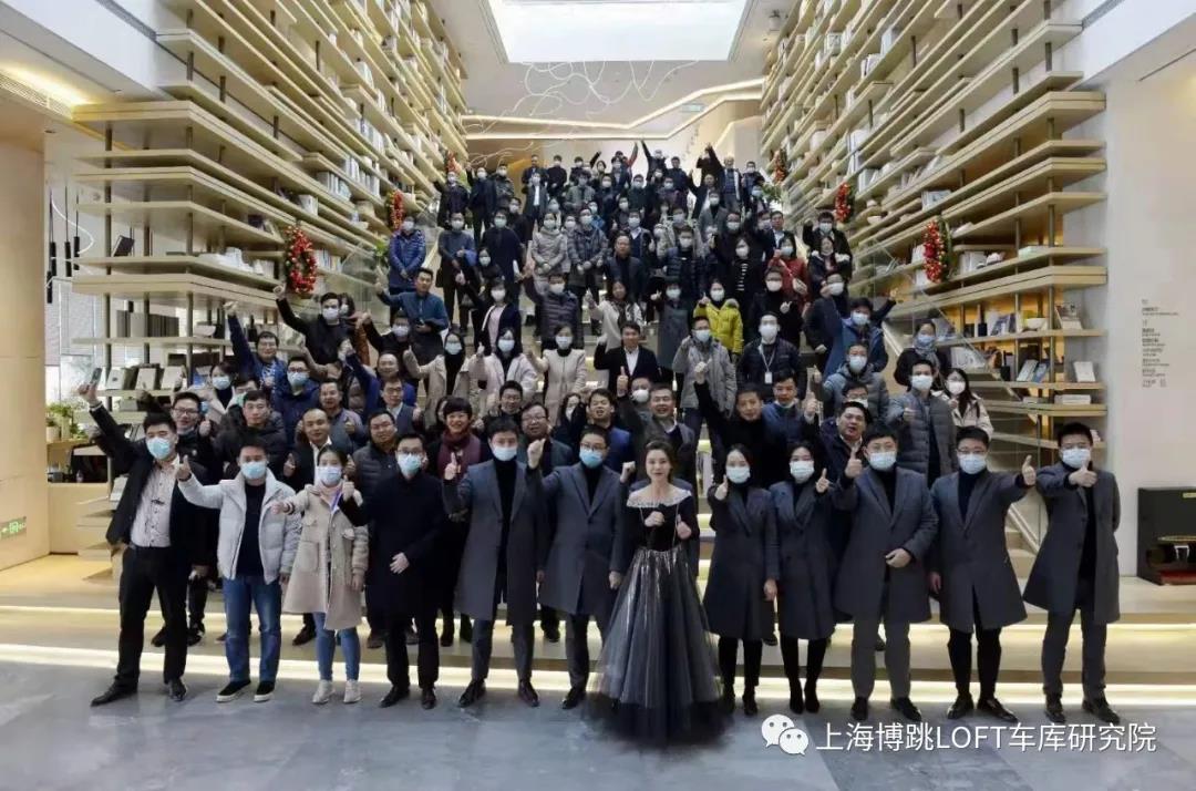 百色全国一百多人在华侨城汉口道6号参观研讨LOFT专利车库技术！